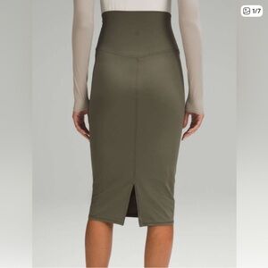 Lululemon Nulu Slim-Fit HR Skirt Sz 2‎ Army Green